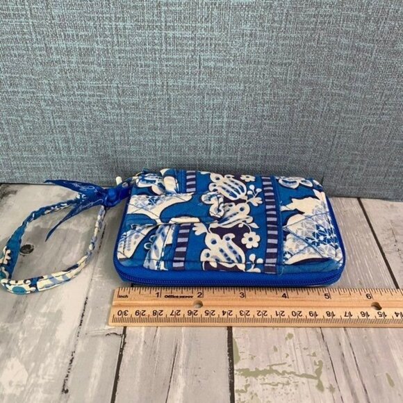 Vera Bradley Small Zippered Wallet in Blue and White - Picture 4 of 4